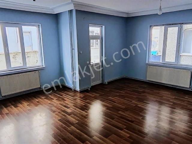 Acil Çarşı Merkezinde Satılık 3+1 Daire