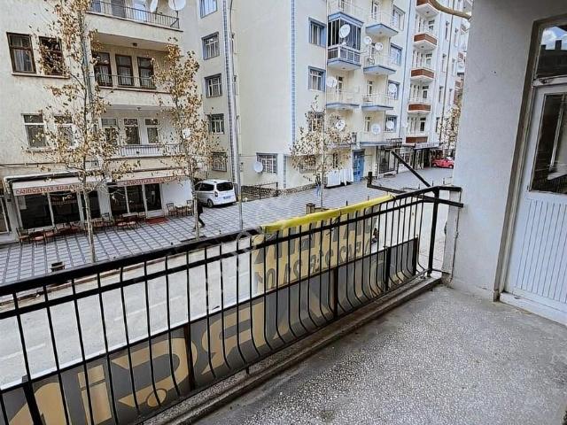!acil! Aslanoğlu Emlak'tan Ofise Uygun Çarşı Merkezde Daire