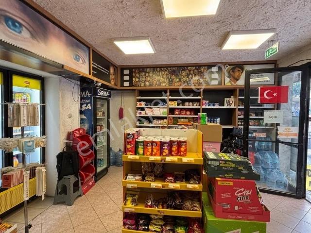 Acil / Balçova Meydanda Ata Ve Mithatpaşa Kesişiminde Market