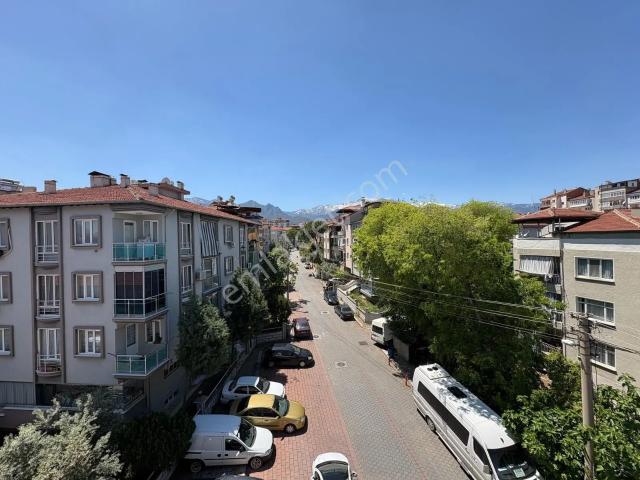 Acil! Diş Hastanesi Arkasında 171 M² 4+1 Daire