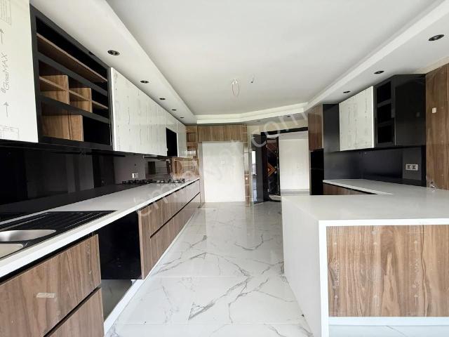 Acil Emlaktan Site İçerisinde Teras Balkonlu Manzaralı Kiralık