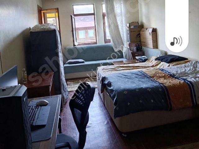 Acil Hastane Yakını Ara Katta Kiracılı 2+1 Güney