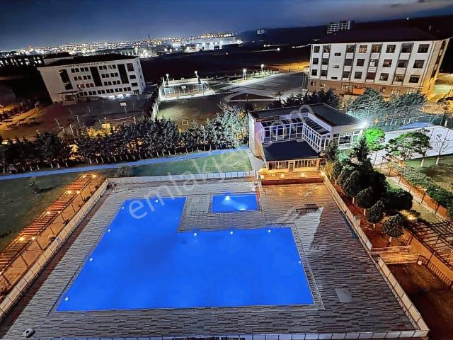 Acil Kapaklı Da Lüks Havuzlu Sitede 3+1 Satılık Daire