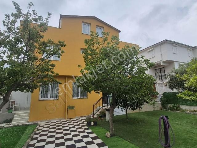 Acil Lkuşadası Davutlarda 4+1 Mustakil Villa Satılık