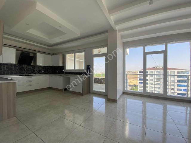 Stadyum Yolu Üzeri Satılık 4,5+1 Daire