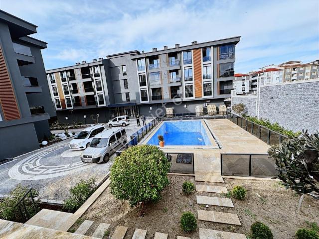 Acil Satılık Caddeye Cephe 1+1 Esyalı Daire