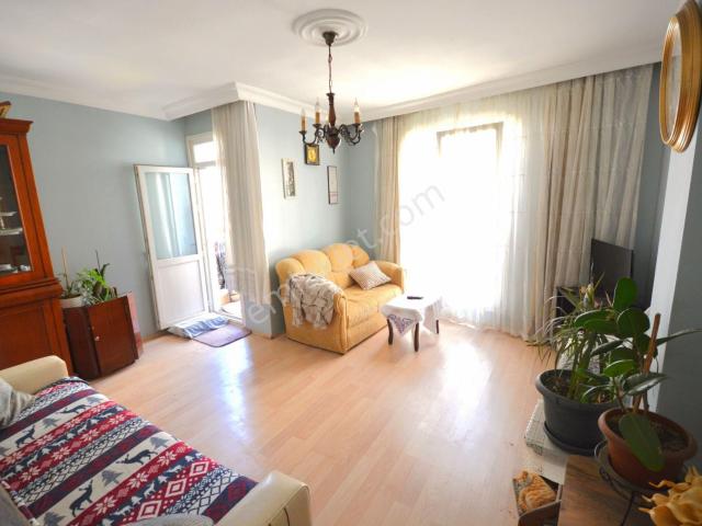 Acil Satılık Arakat 2+1 Konumu Güzel 80 M2 Güney Cephe Diş Hastanesine Yakın