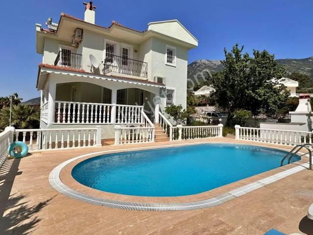 Acil Satılık! Babadağ Yolunda 630 M2 Arsa Paylı 4 Yatak Odalı Villa