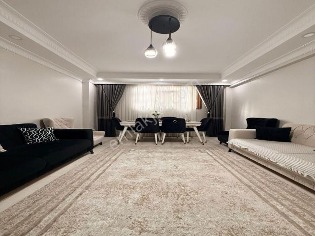 Acil Satılık Daire 2+1 Balkonlu 110m2 İçi Yapılı Masrafsız