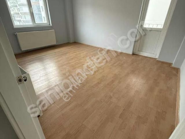 Acil Satılık Karakaya Mah.cadde Üzeri 3+1 2.kat 120m2 Üç Cephe