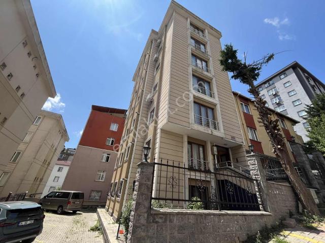 Acil! Satlık Katta Tek Daire Arakat 3+1 Caddeye İkinci Bina