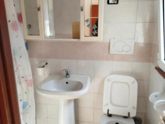 Acilia centro giano bilocale arredato con giardino