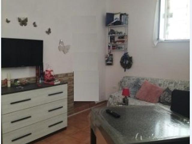Acilia Dragona: Locale C/2 con Ampio Giardino Privato