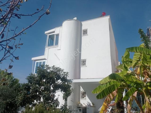 Acill Deniz Manzaralı Geniş Bahçeli 4+1 Satılık Tripleks Villa