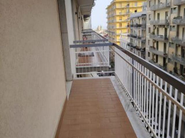 Acireale centro appartamento con garage