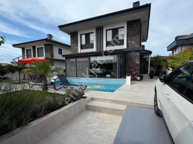 Acr Gyd'den Şile Çavuş Mah.'de Eşyalı Satılık 3+1 Lüks Villa