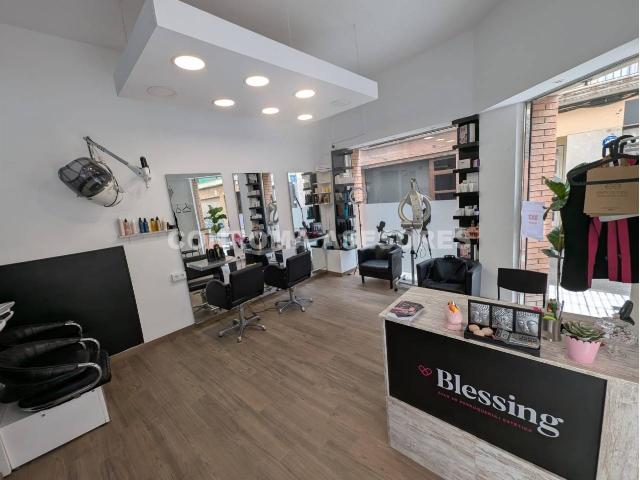ACREDITADA PELUQUERIA EN TRASPASO Y ALQUILER, CALELLA