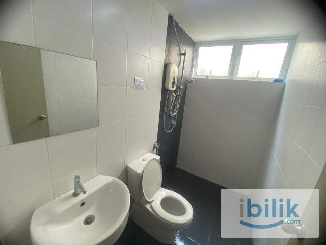 Actual Picture Clean Furnished Room for Male Walk to LRT Ara Damansara Weekly Cleaning & Free Wifi