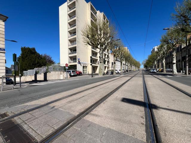 ACTIF COMMERCIAL PRIME EMPLACEMENT STRATÉGIQUE & RENDEMENT ATTRACTIF