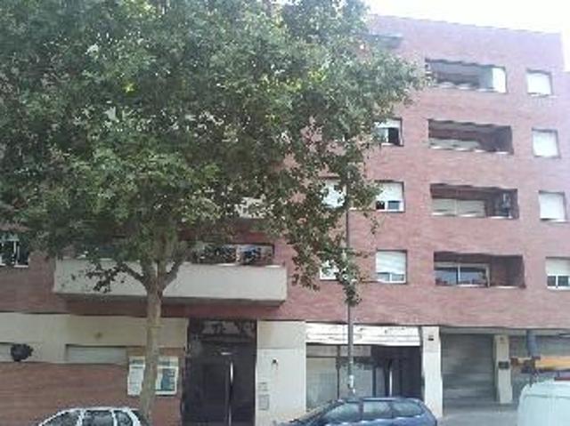 Activo ocupado en Terrassa con alto potencial de revalorización y entrada estratégica