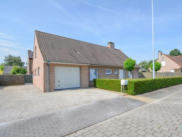 Aantrekkelijk gelegen woning met zwembad