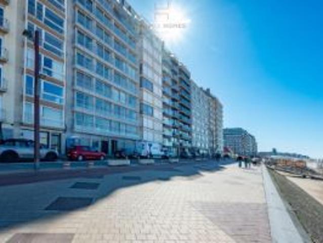 Aangenaam vakantieappartement met frontaal zeezicht in Du.