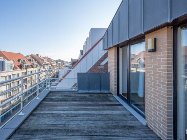 Aangename op te frissen duplex met mooie terrassen centraa