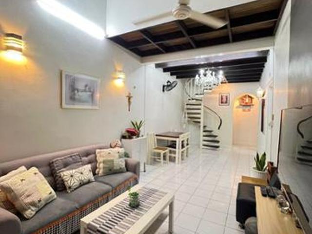 AAA Taman Molek 15 Storey Terrace Renovated 20x65sqft
