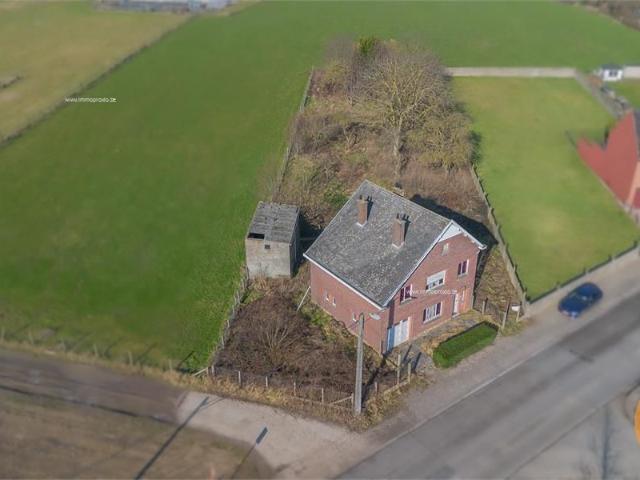 AAIGEM Te renoveren woning met groot perceel