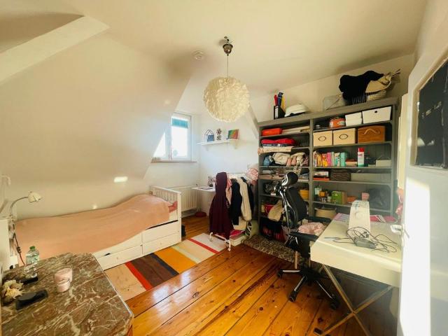 AB SOFORT: WG Zimmer in Licht durchflutetem Altbau