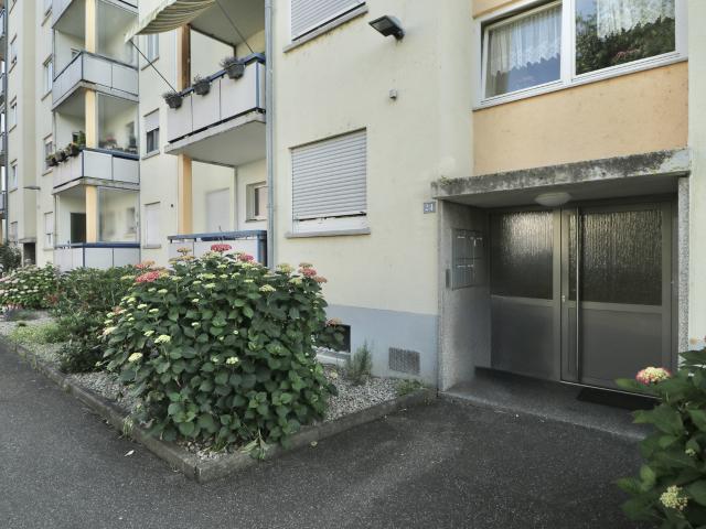 Ab sofort verfügbar moderne 3,5 Zimmer Wohnung im Hochparterre mit Balkon u. Stellpl. in TOP Lage!