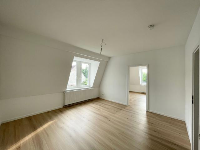 Ab sofort verfügbar: Sanierte Dachgeschosswohnung im südlichsten Stadtteil Dresdens!