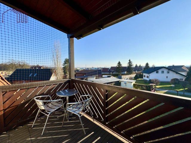 AB SOFORT VERFÜGBAR: Sonnige 2 Zimmer Wohnung mit Südwest Balkon und Carport