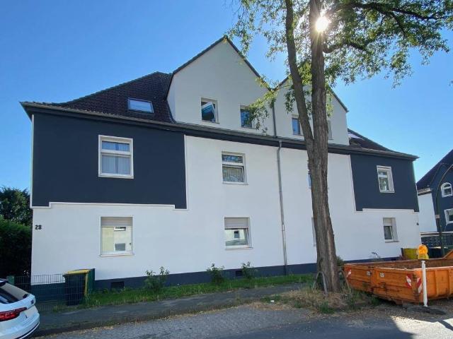 Ab sofort zum Selbstbezug ! Schöne, geräumige Altbauwohnung mit eigenem Garten *PROVISIONSFREI
