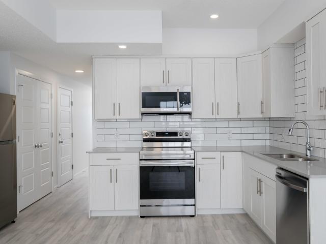 ABOVE GROUND 1 BEDROOM SUITE WITH SINGLE GARAGE!
