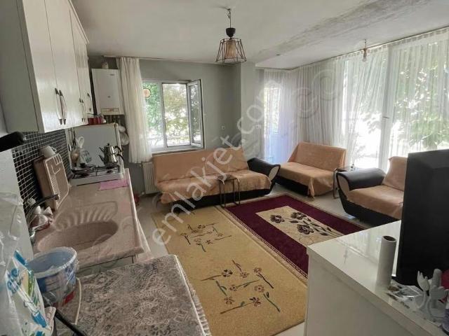 Abonelikleri Açık İzmir Yolu Üzeri Eşyalı 1+1 Daire