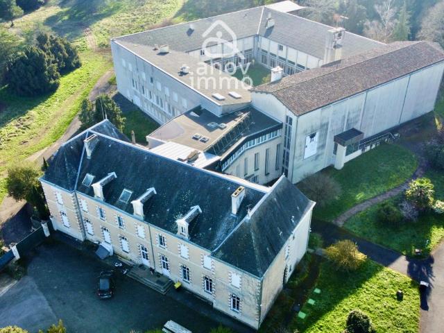 ABBAYE D'EXCEPTION DE 3150 m2 HABITABLES AU POTENTIEL UNIQUE