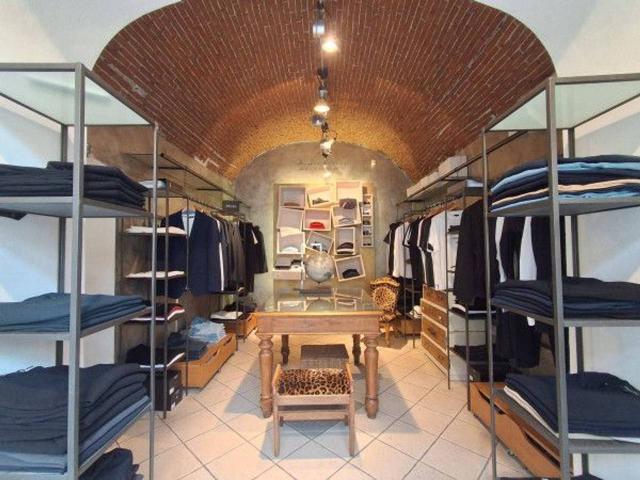 Abbigliamento in vendita a Loano