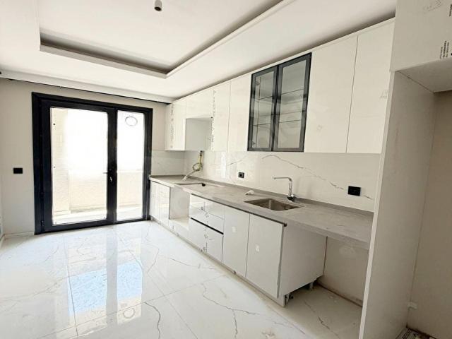 ABDURRAHMANGAZİ'DE EBEVEYN BANYOLU GENİŞ SIFIR 3+1 ARA KAT ZA535