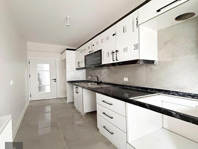 ABDURRAHMANGAZİ'DE METRONUN DİBİNDE BAHÇE KULLANIMLI 2+1 RR233