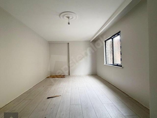 ABDURRAHMANGAZİ'DE METRONUN DİBİNDE 2+1 ARAKAT RR232