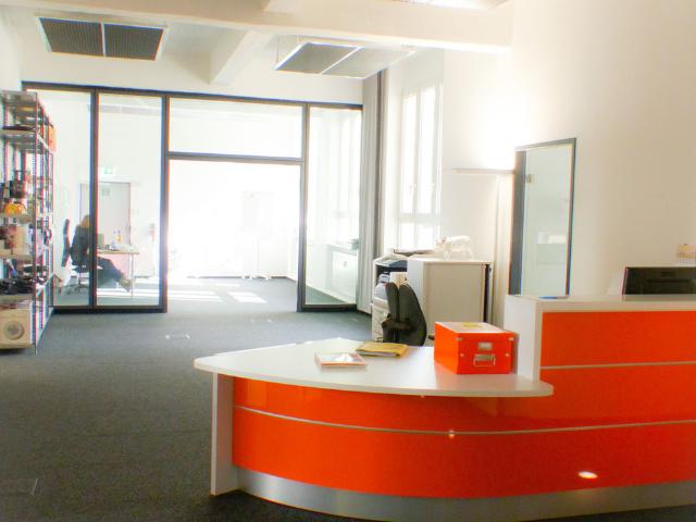 Abgeschlossene Büroeinheit 2 Räume mit Küchen & Konferenzraumnutzung