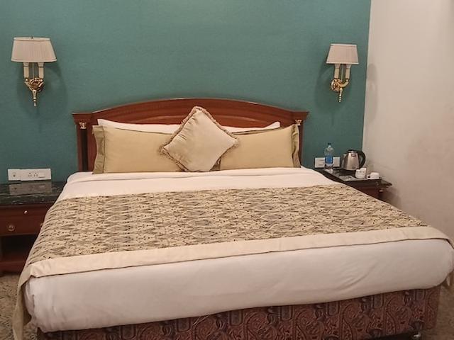 Abhiyan Apartment Sector 12 Dwraka 4 Bedroom 1800 Sq. Ft. Apartment in Dwarka Delhi Listing ID: #10052