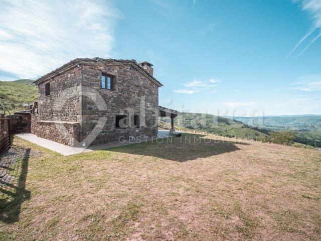 ABITAREA VENDE FINCA RÚSTICA CON CABAÑA PASIEGA. IMPECABLE Y ÚNICA