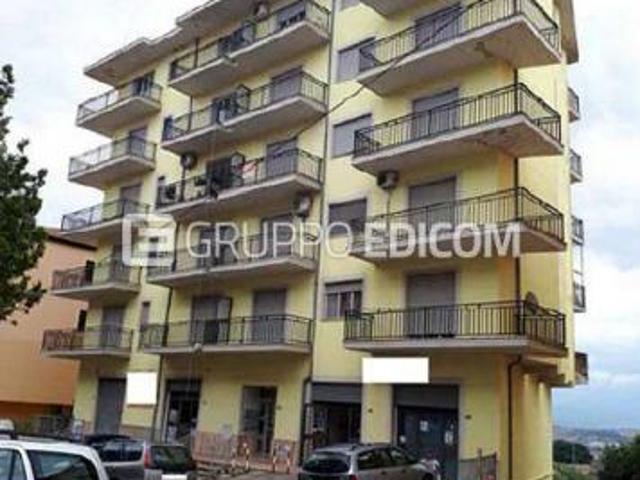Abitazione di tipo economico di 264 mq in vendita a Roggiano Gravina Rif. 4551415