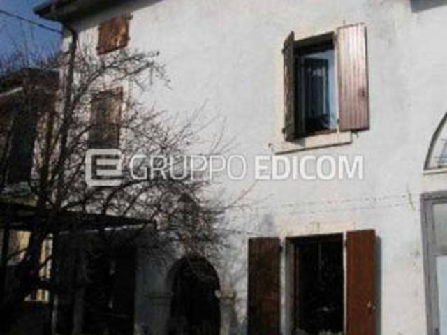 Abitazione di tipo economico di 226.48 mq in vendita a Illasi Rif. 4551467