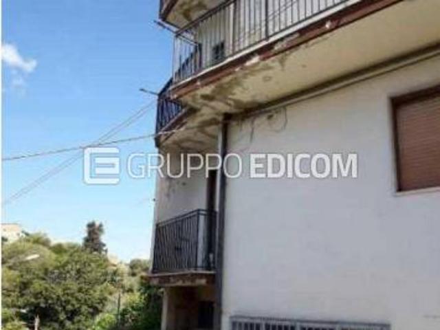 Abitazione di tipo economico di 302 mq in vendita a Zumpano Rif. 4555164