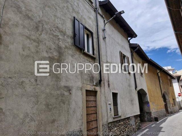 Abitazione di tipo economico di 96.05 mq in vendita a Somma Lombardo Rif. 4548757