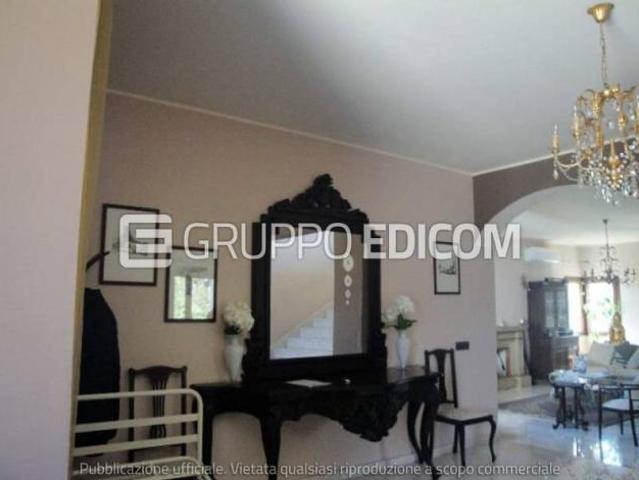 Abitazione in villini di 383 mq in vendita a San Calogero Rif. 4547550