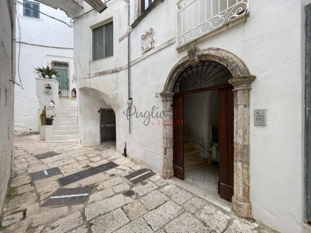 Abitazione Indipendente in Palazzo Storico Nobiliare nel cen. 105m² Cisternino